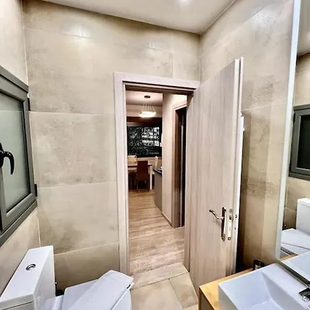 Lovely 1-bedroom 2 Minutes From Beach Athen